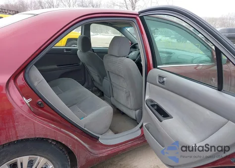 2005 Toyota Camry Le z USA, uszkodzony, nr VIN 4T1BE32K65U400151